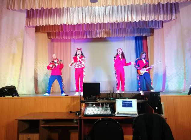 Ансамбль «Злато-Серебро» выступил в с. Лопатино